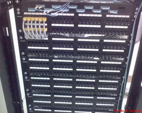 غرف الخوادم ومراكز البيانات — 53